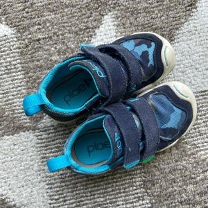 Plae 8.5 toddler shoes